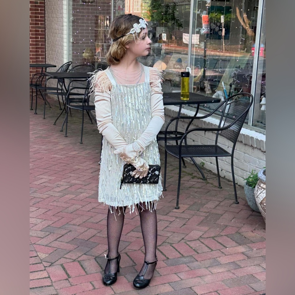 EUC girls 10-sequin and beaded tassels 1920s Mini Dress with feather cap sleeves